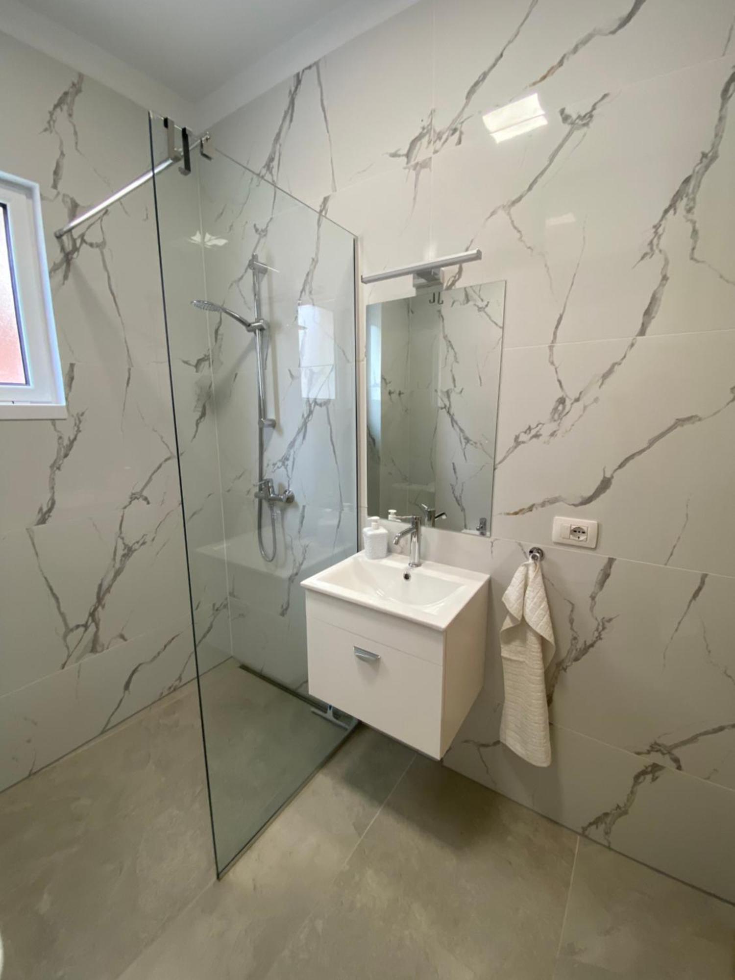Sunny Apartament Saranda 2 Ngoại thất bức ảnh
